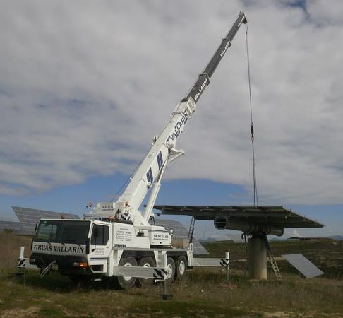 Grúas Vallarín trabajo en parque solar