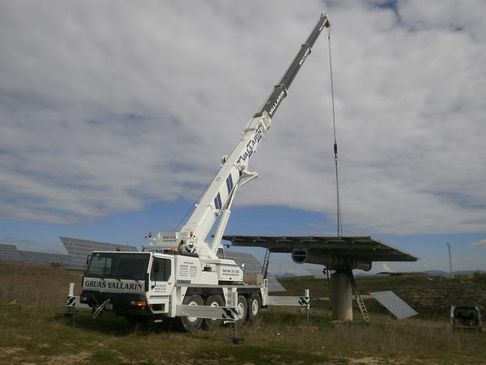 Grúas Vallarín trabajo en parque solar