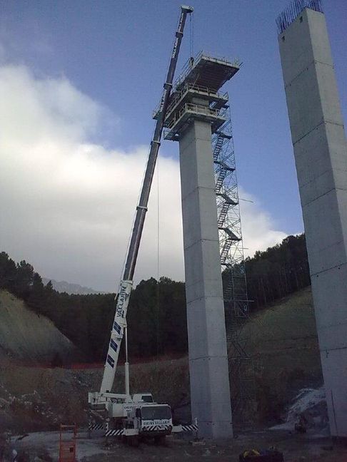 Grúas Vallarín viaducto en Teruel