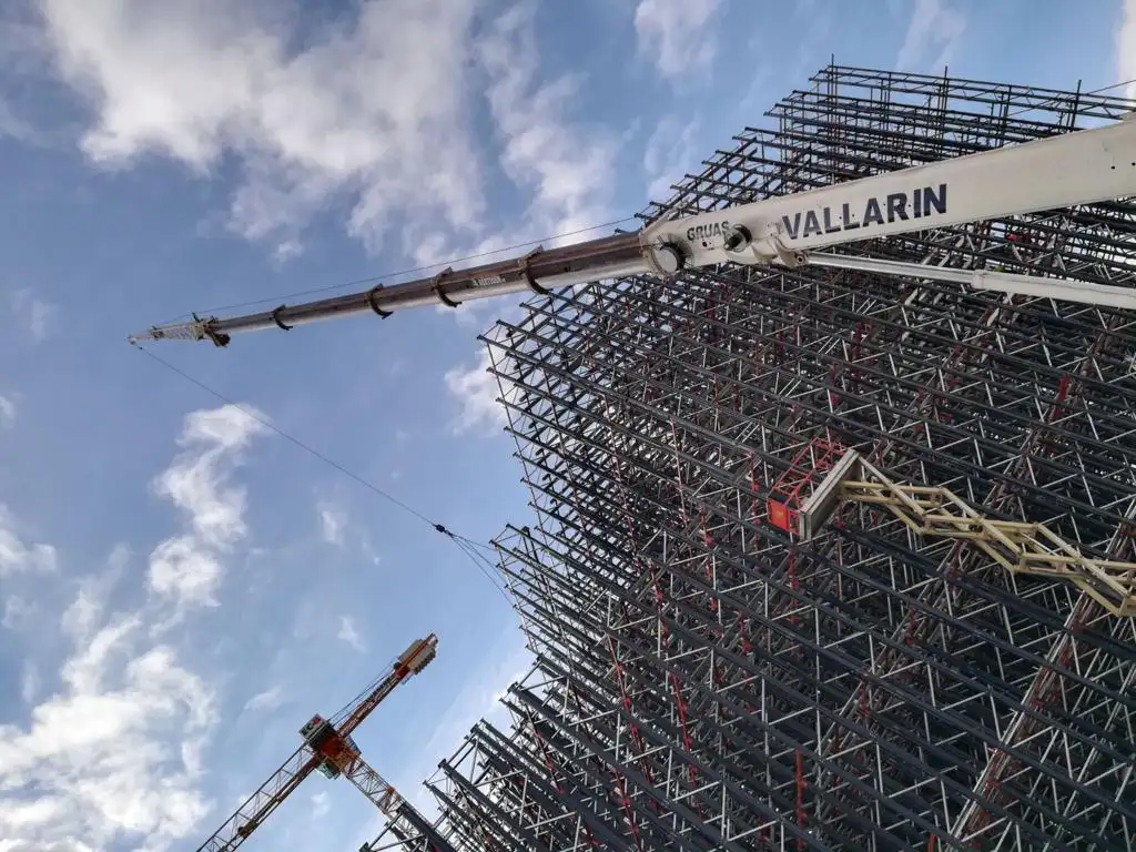 Grúa en edificación