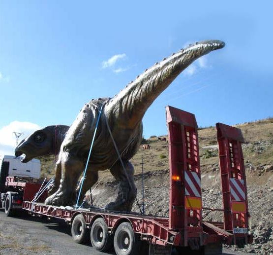 Grúas Vallarín grúa con dinosaurio