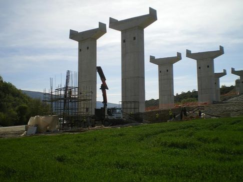 Grúas Vallarín autovía A12 en Jaca