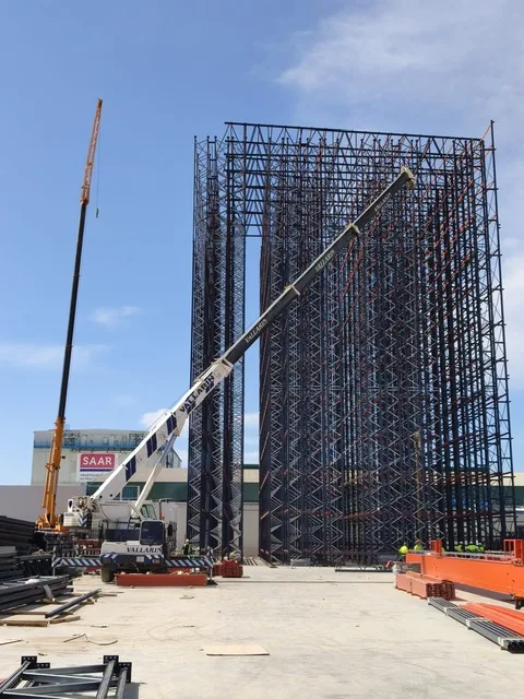 Grúas en edificación