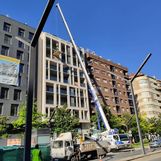 Grúas y edificios