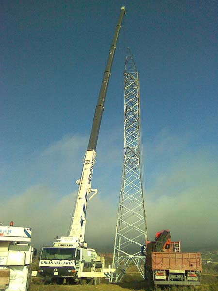 Grúas Vallarín montaje de una torre de alta tensión con grúa