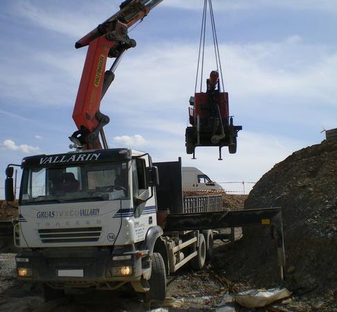 Grúas Vallarín grúa en la autovía A12 Jaca