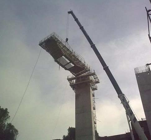 Grúas Vallarín grúa en construcción de puente