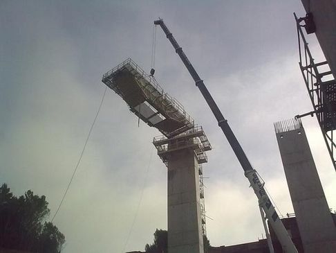 Grúas Vallarín grúa en construcción de puente
