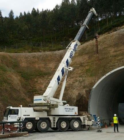 Grúas Vallarín grúa en obra de viaducto para el AVE