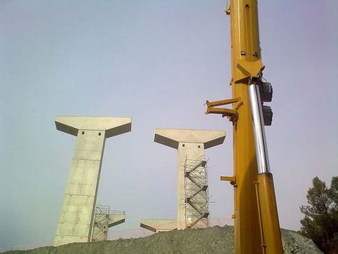 Grúas Vallarín obra de puente