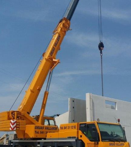 Grúas Vallarín grúa en obra de nave para ganadería