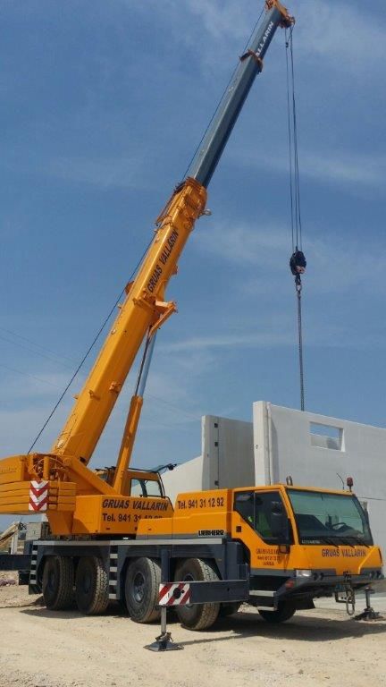 Grúas Vallarín grúa en obra de nave para ganadería