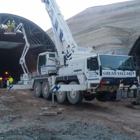 Grúas Vallarín maquinaria en obra de viaducto para el AVE