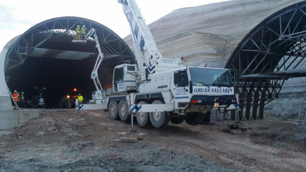 Grúas Vallarín maquinaria en obra de viaducto para el AVE