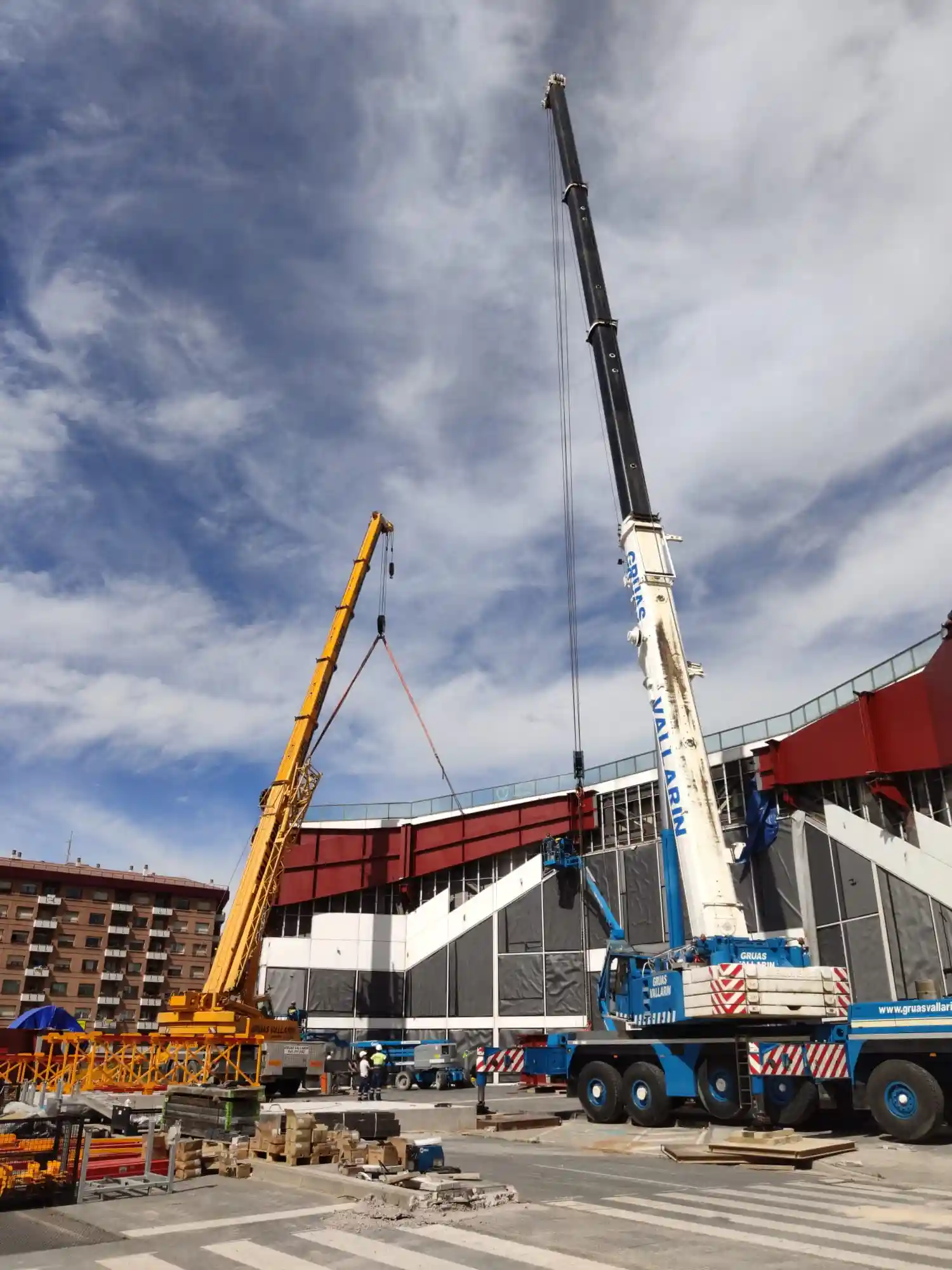 GRúas construyendo