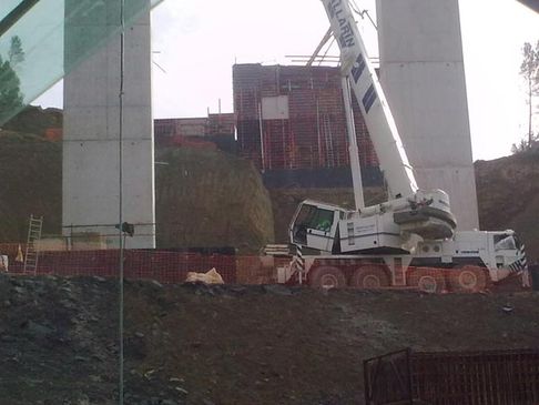 Grúas Vallarín grúa en obra de puente