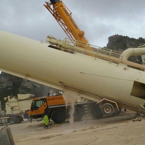 Grúas Vallarín obra en planta de asfaltos