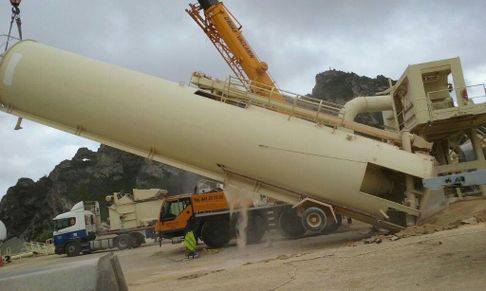 Grúas Vallarín obra en planta de asfaltos